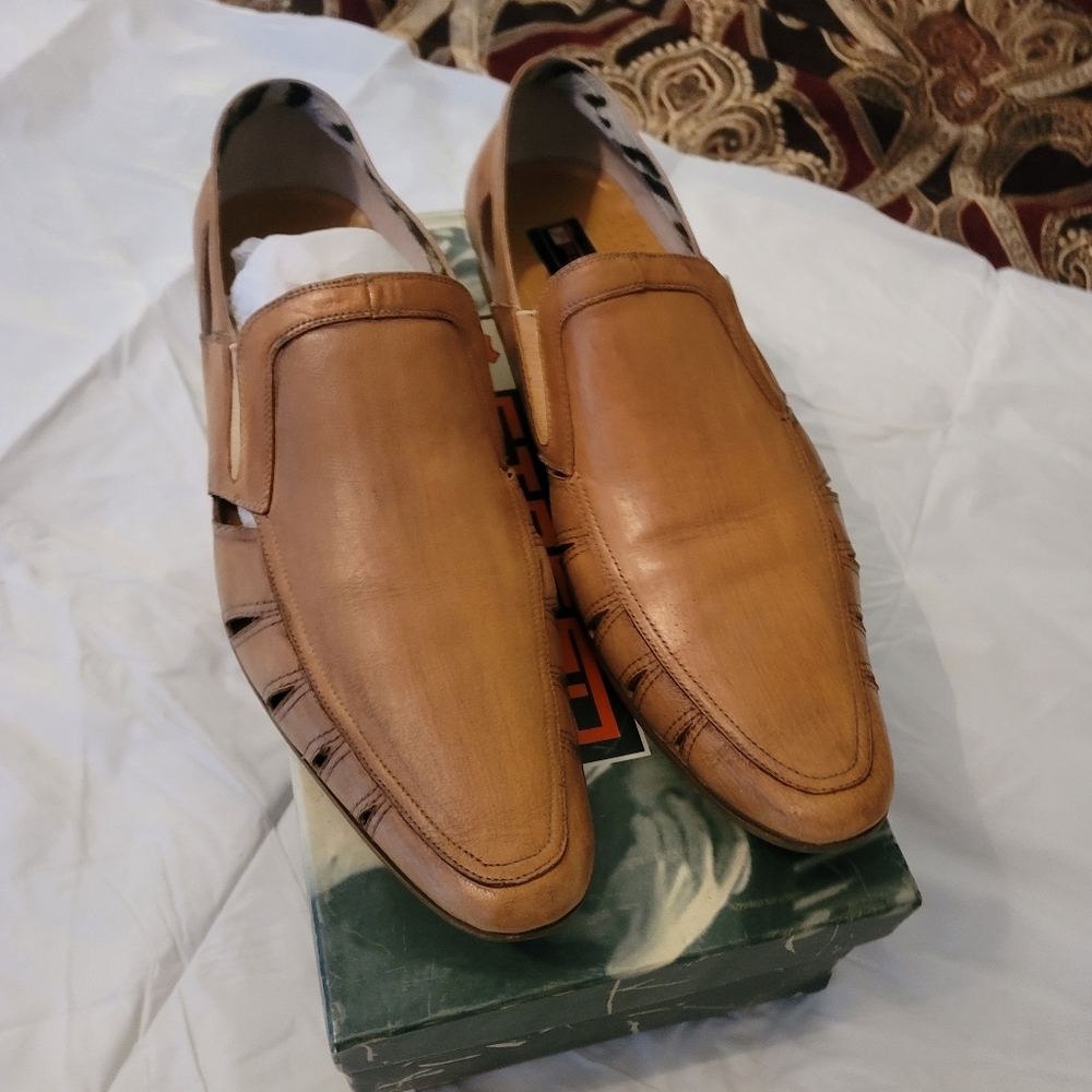 Fiesso slip on shoe's. Great condition